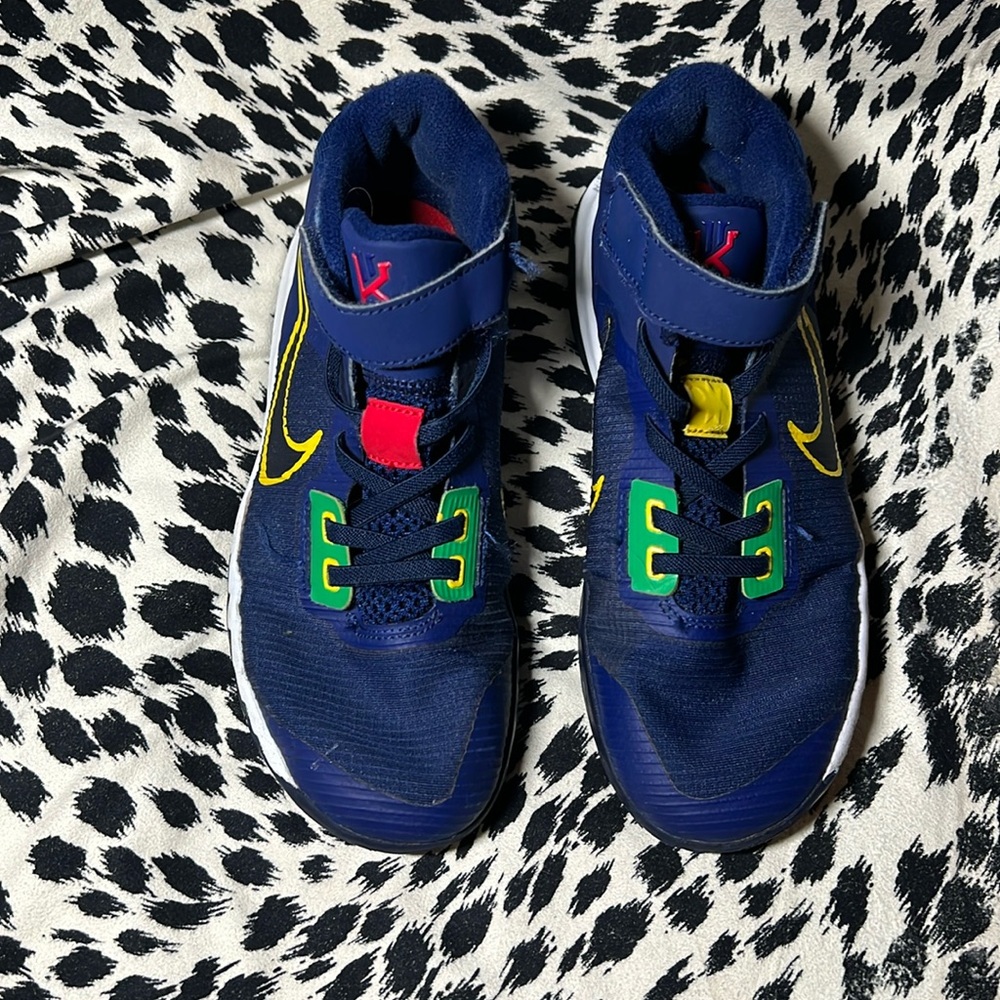 NIKE Blue GS Kyrie Flytrap 4
